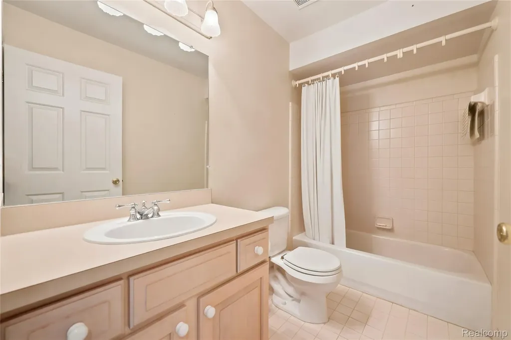 54698 Bellingham Drive Shelby Charter Township MI 48316