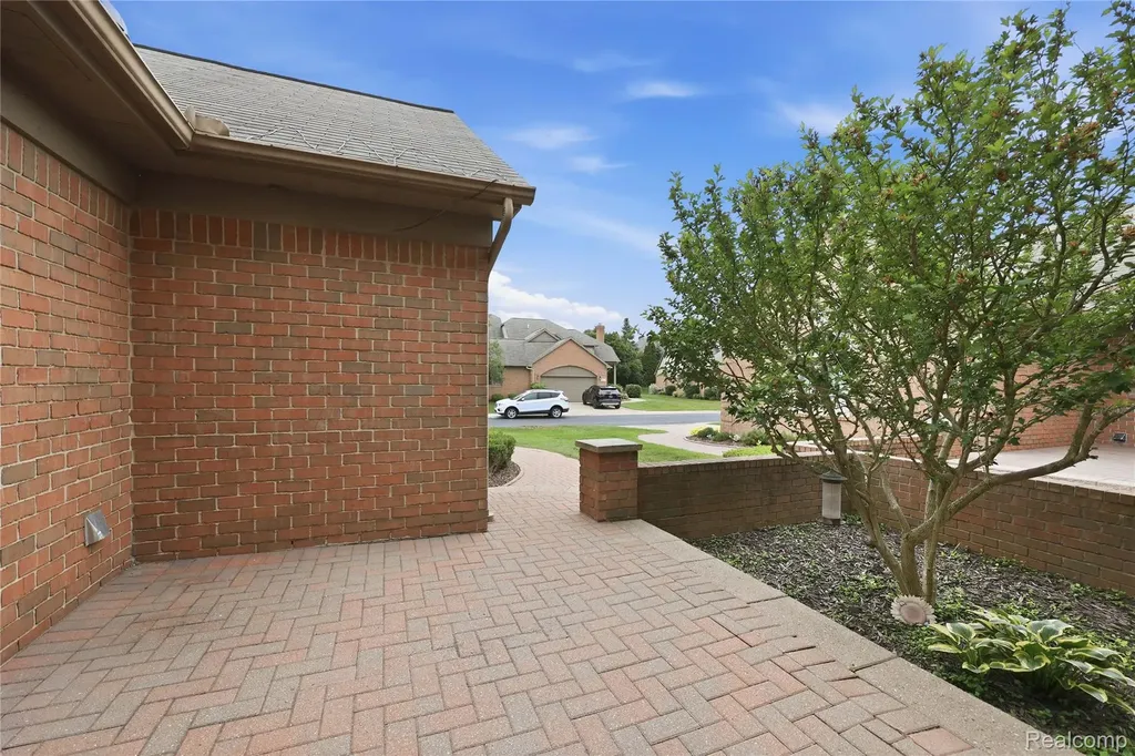 54698 Bellingham Drive Shelby Charter Township MI 48316