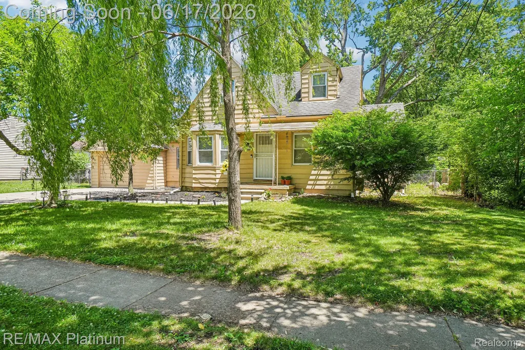 18440 Floral Street Livonia City MI 48152
