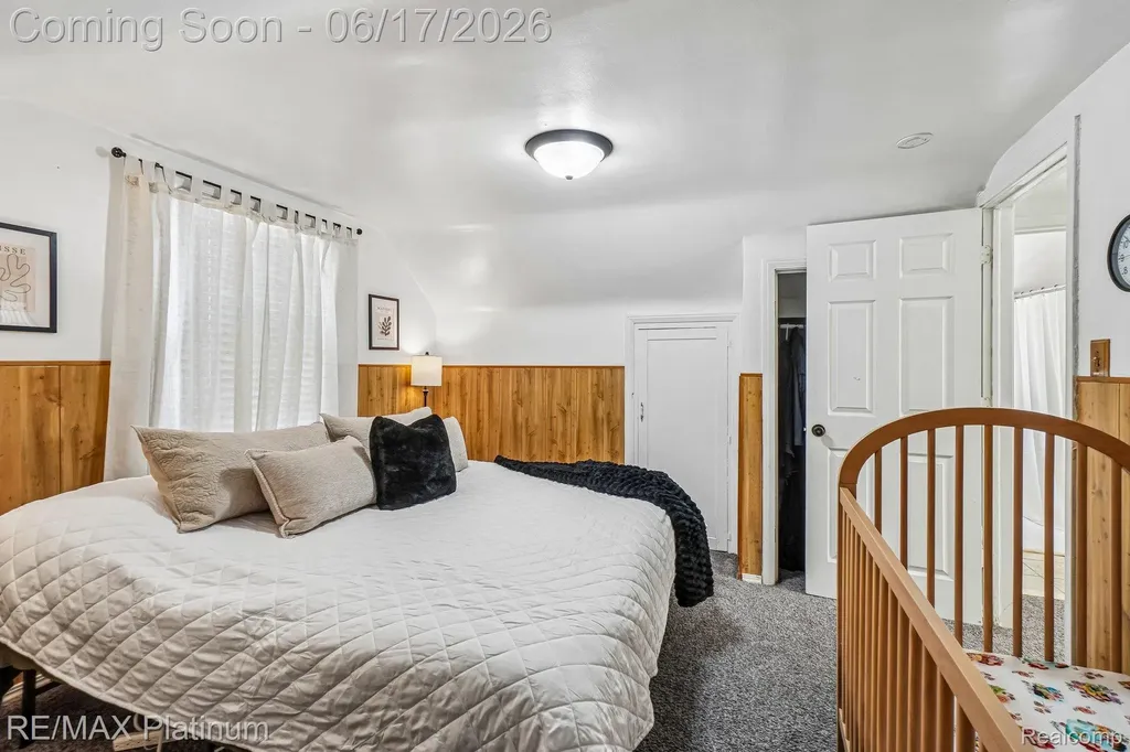 18440 Floral Street Livonia City MI 48152