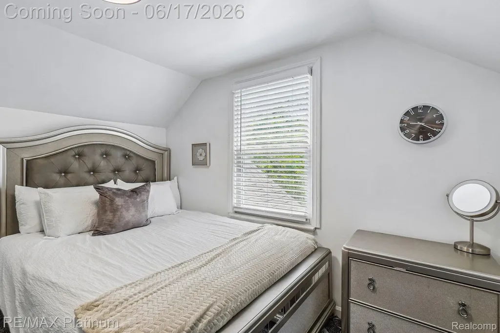18440 Floral Street Livonia City MI 48152