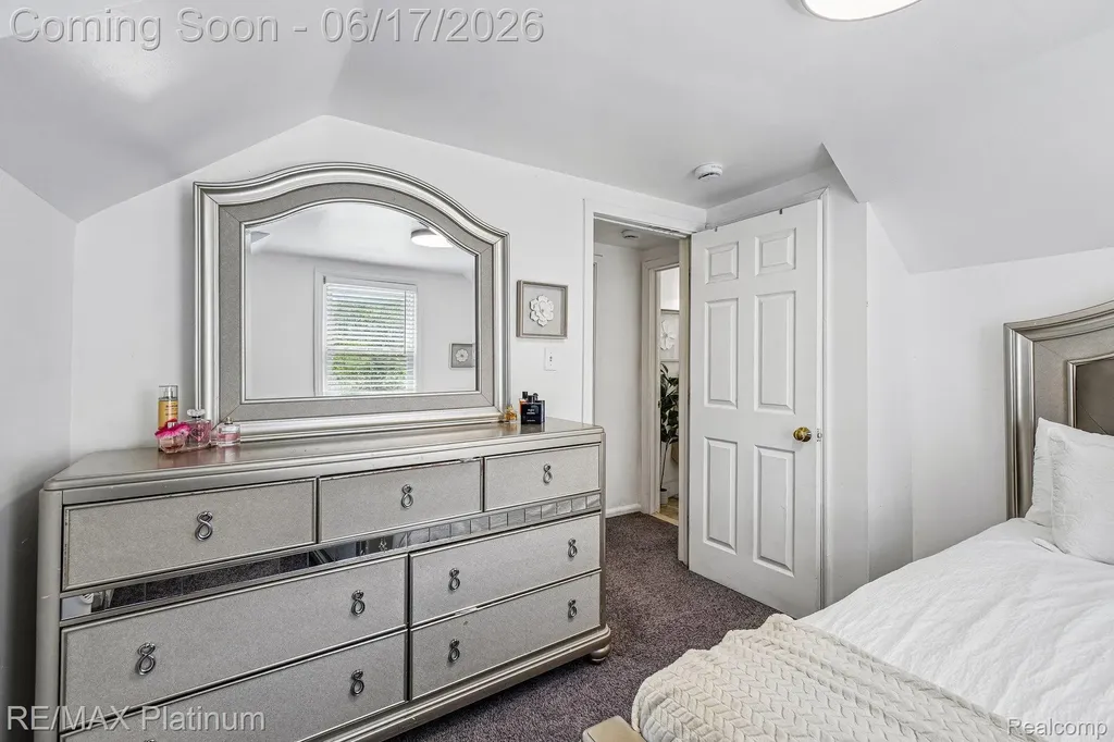 18440 Floral Street Livonia City MI 48152
