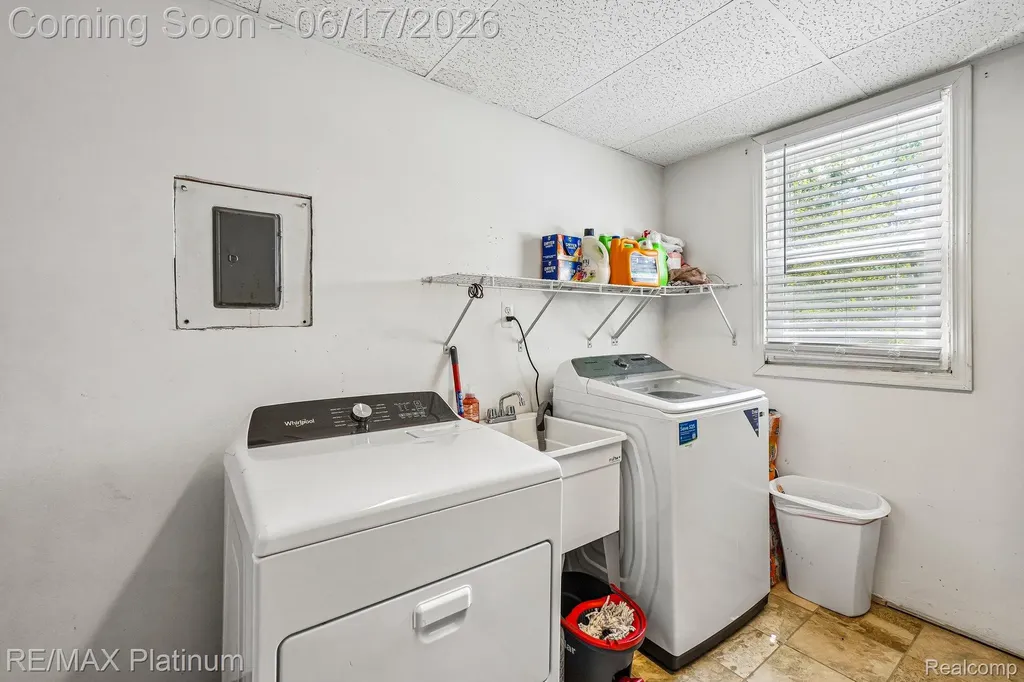 18440 Floral Street Livonia City MI 48152