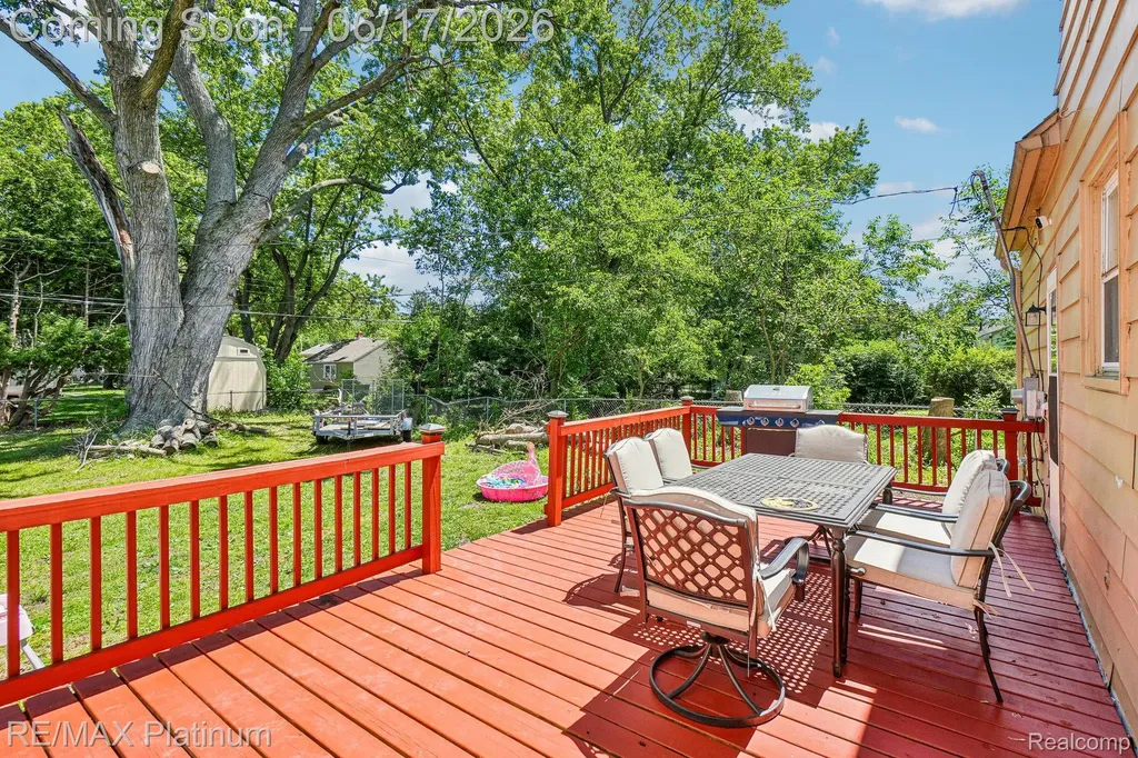 18440 Floral Street Livonia City MI 48152