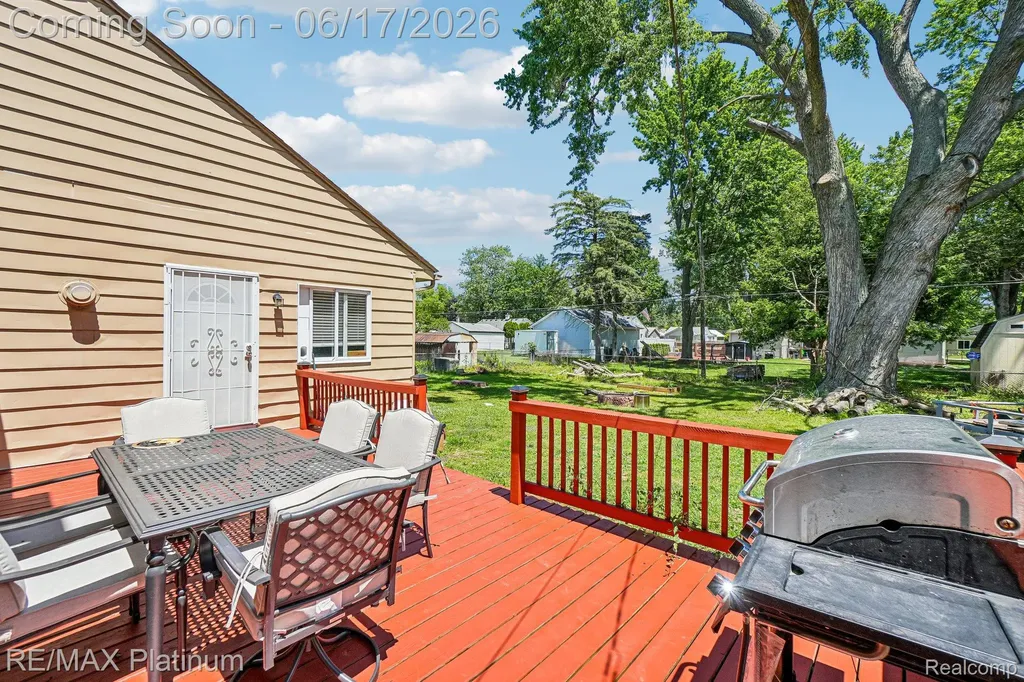 18440 Floral Street Livonia City MI 48152
