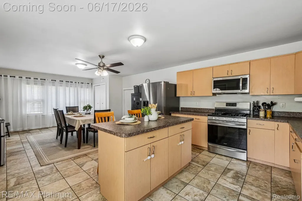 18440 Floral Street Livonia City MI 48152