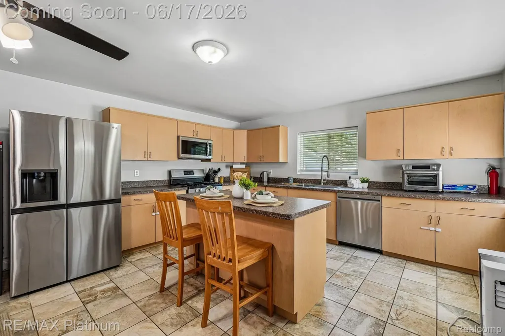 18440 Floral Street Livonia City MI 48152