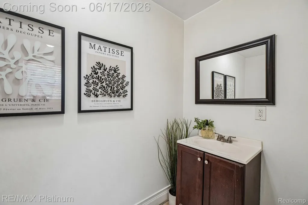 18440 Floral Street Livonia City MI 48152