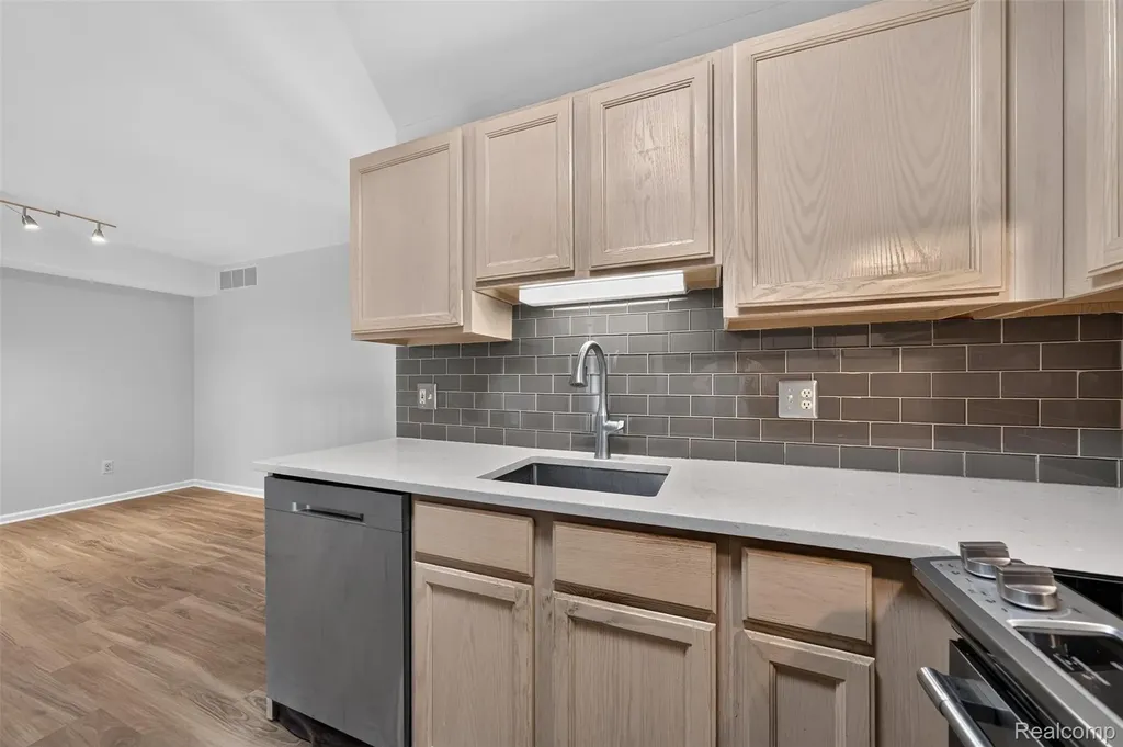 141 W Kenilworth Avenue Royal Oak City MI 48067