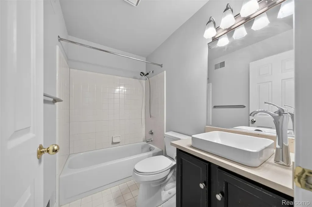 141 W Kenilworth Avenue Royal Oak City MI 48067