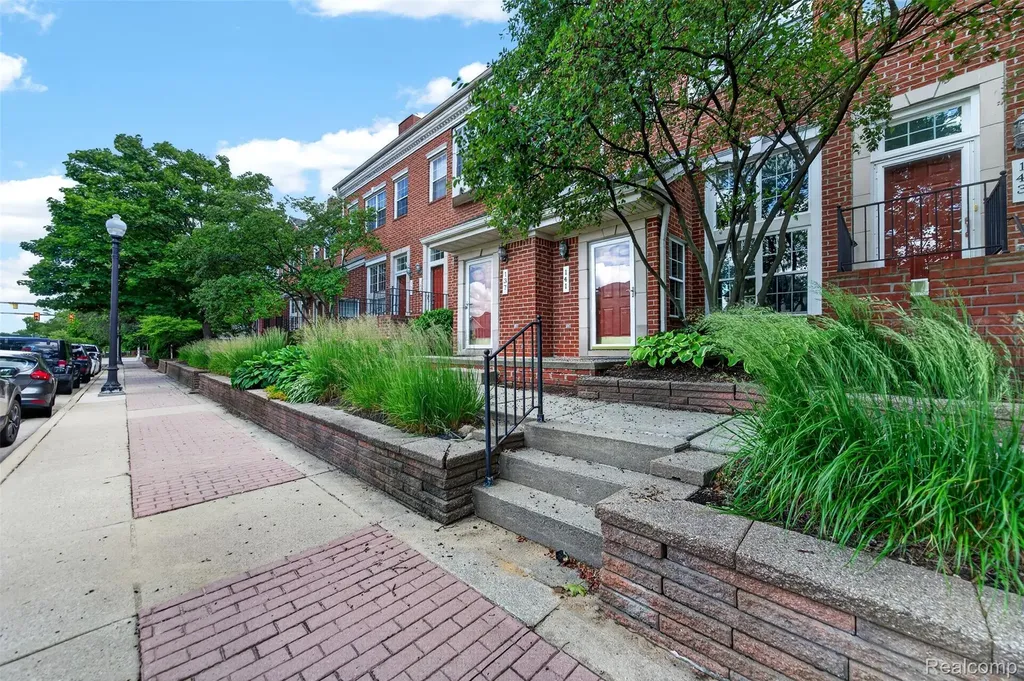 141 W Kenilworth Avenue Royal Oak City MI 48067
