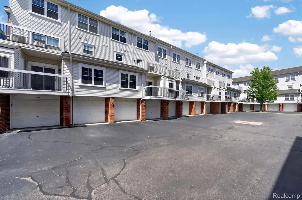 141 W Kenilworth Avenue Royal Oak City MI 48067
