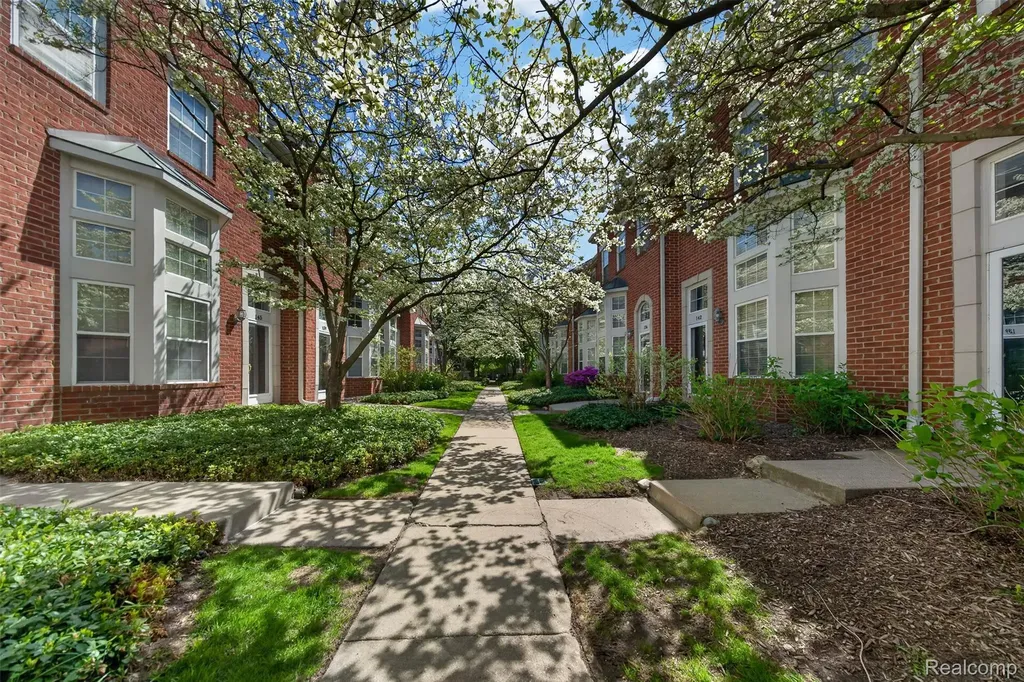 141 W Kenilworth Avenue Royal Oak City MI 48067