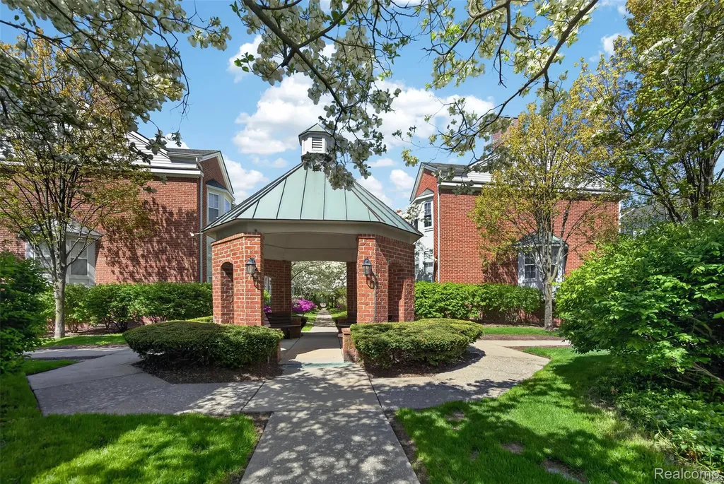 141 W Kenilworth Avenue Royal Oak City MI 48067