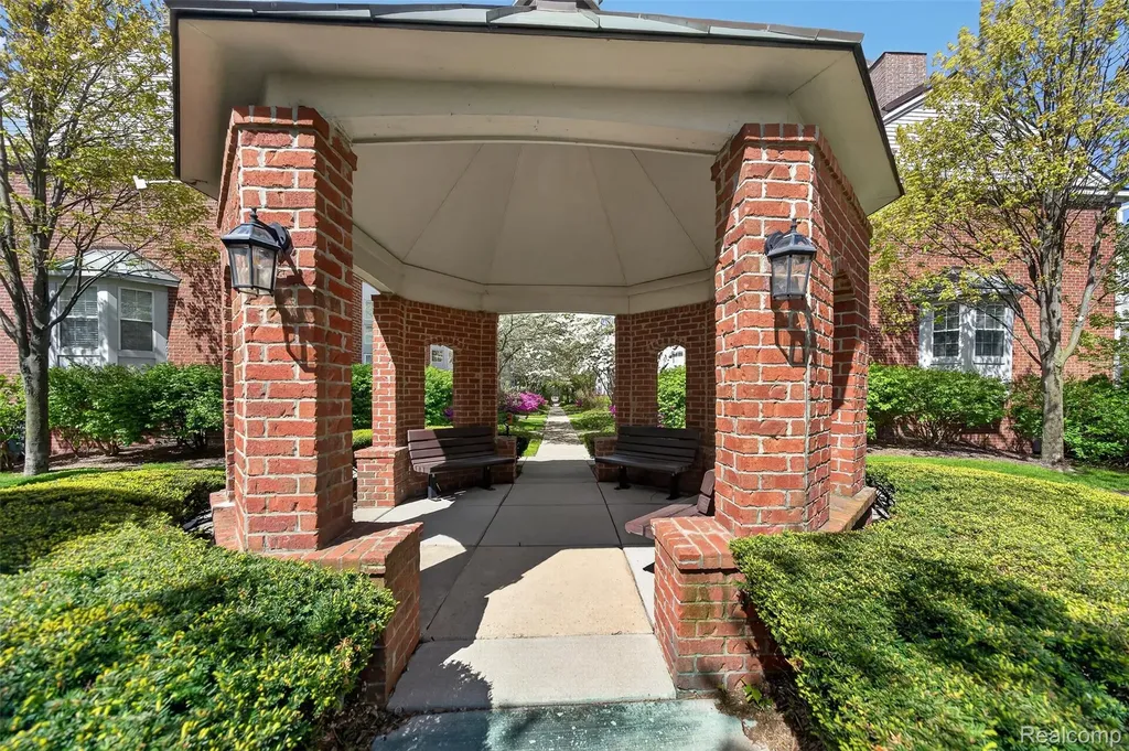 141 W Kenilworth Avenue Royal Oak City MI 48067