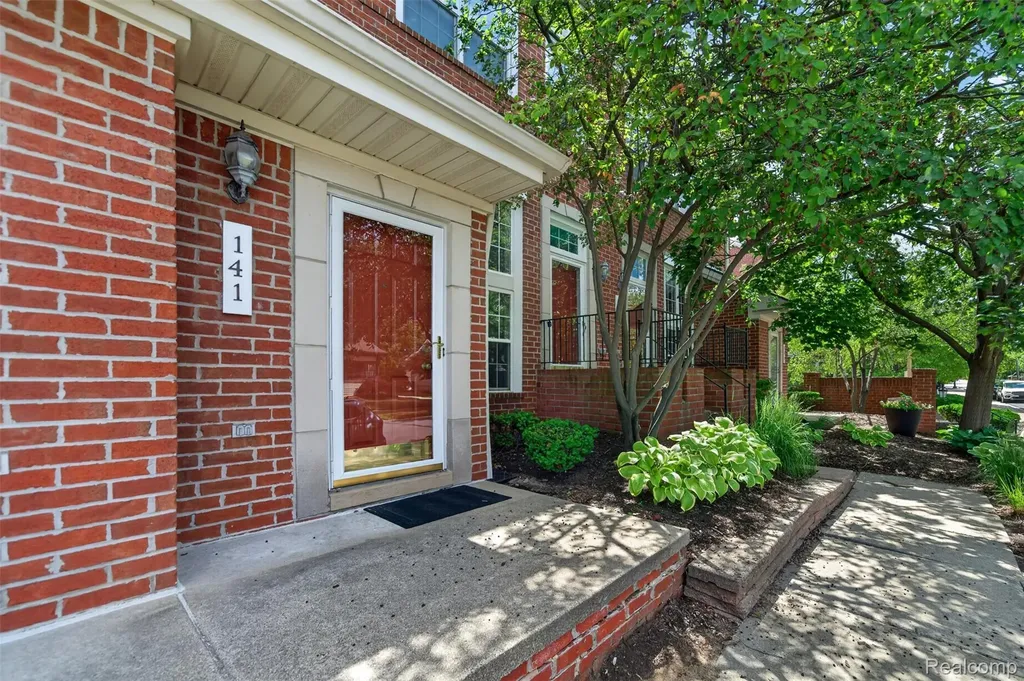141 W Kenilworth Avenue Royal Oak City MI 48067