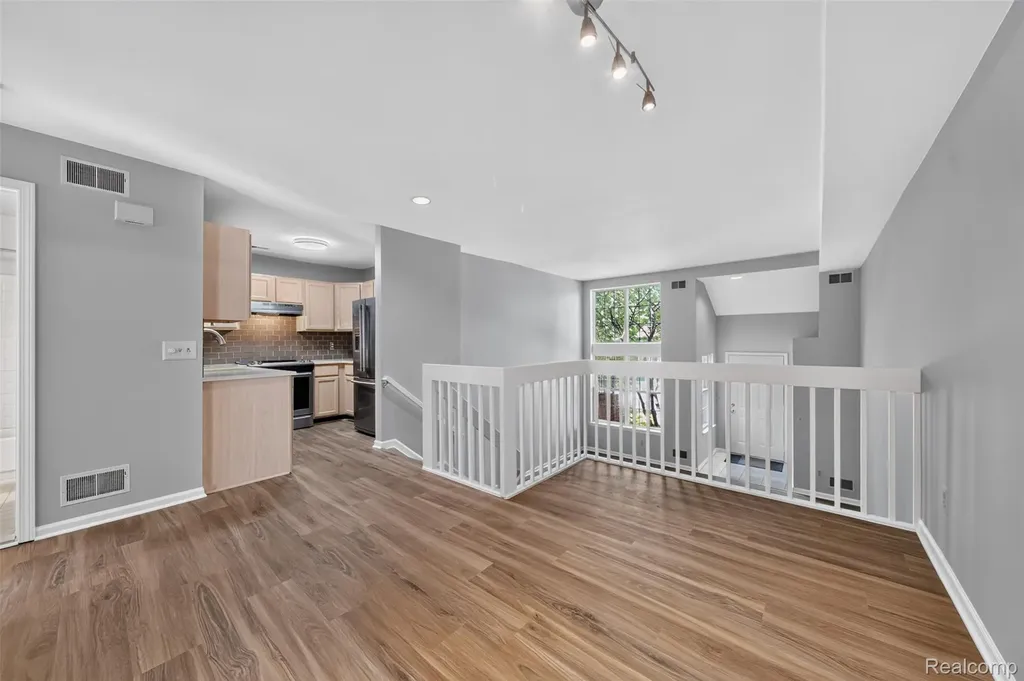 141 W Kenilworth Avenue Royal Oak City MI 48067