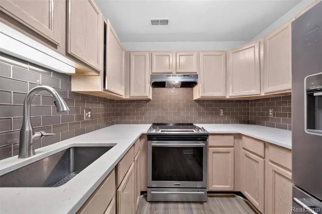 141 W Kenilworth Avenue Royal Oak City MI 48067
