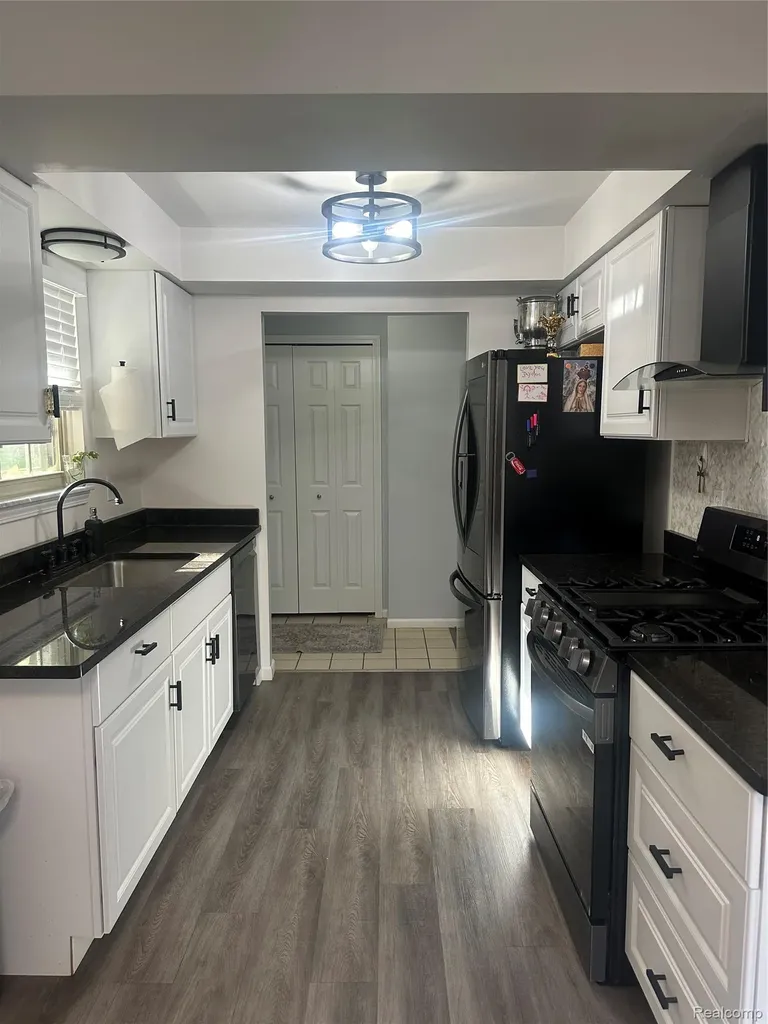41460 Janet Circle Clinton Charter Township MI 48038
