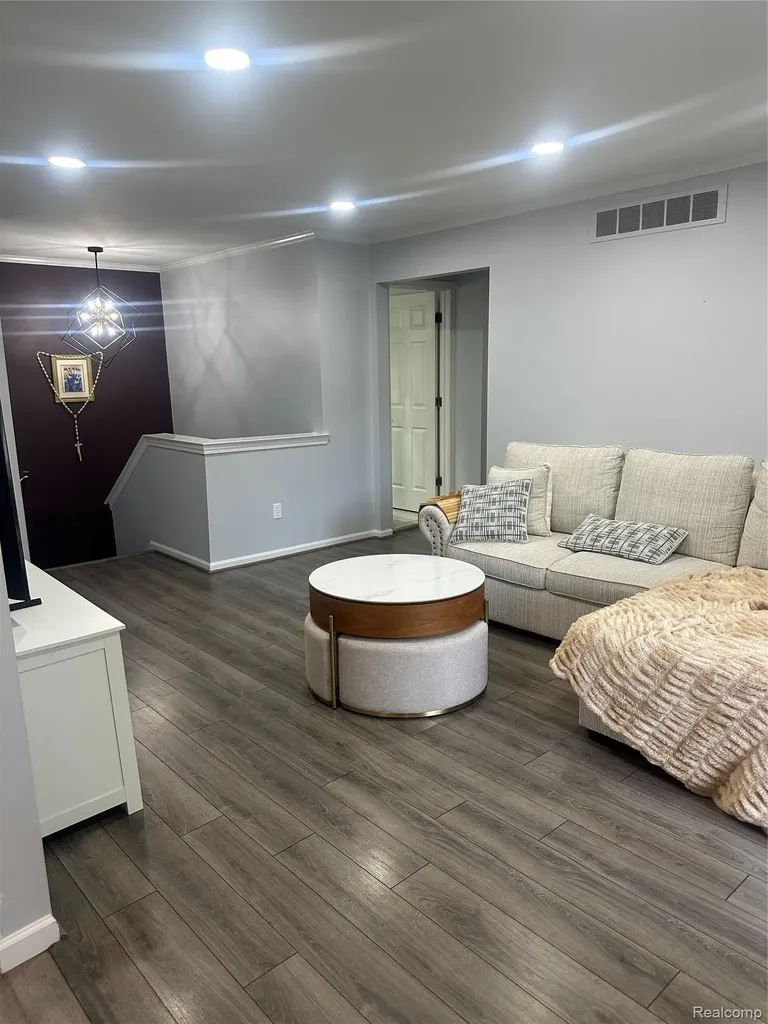 41460 Janet Circle Clinton Charter Township MI 48038