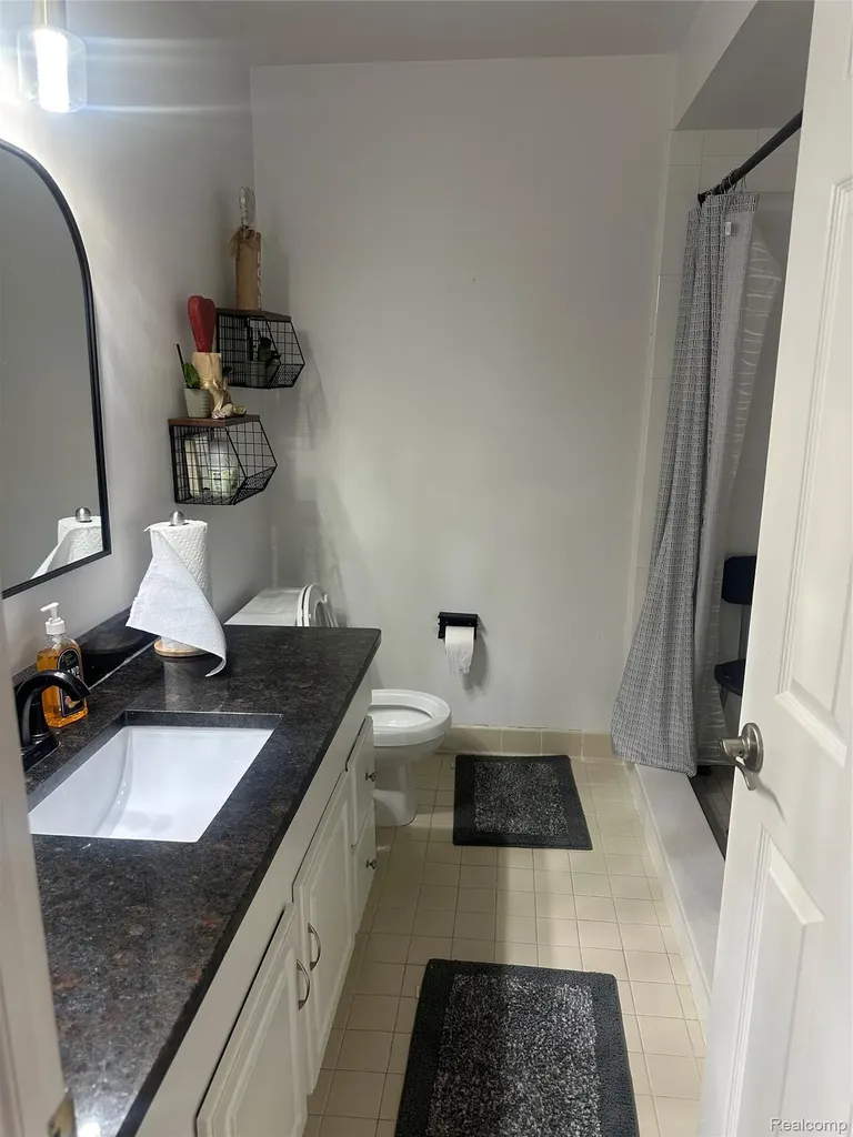 41460 Janet Circle Clinton Charter Township MI 48038