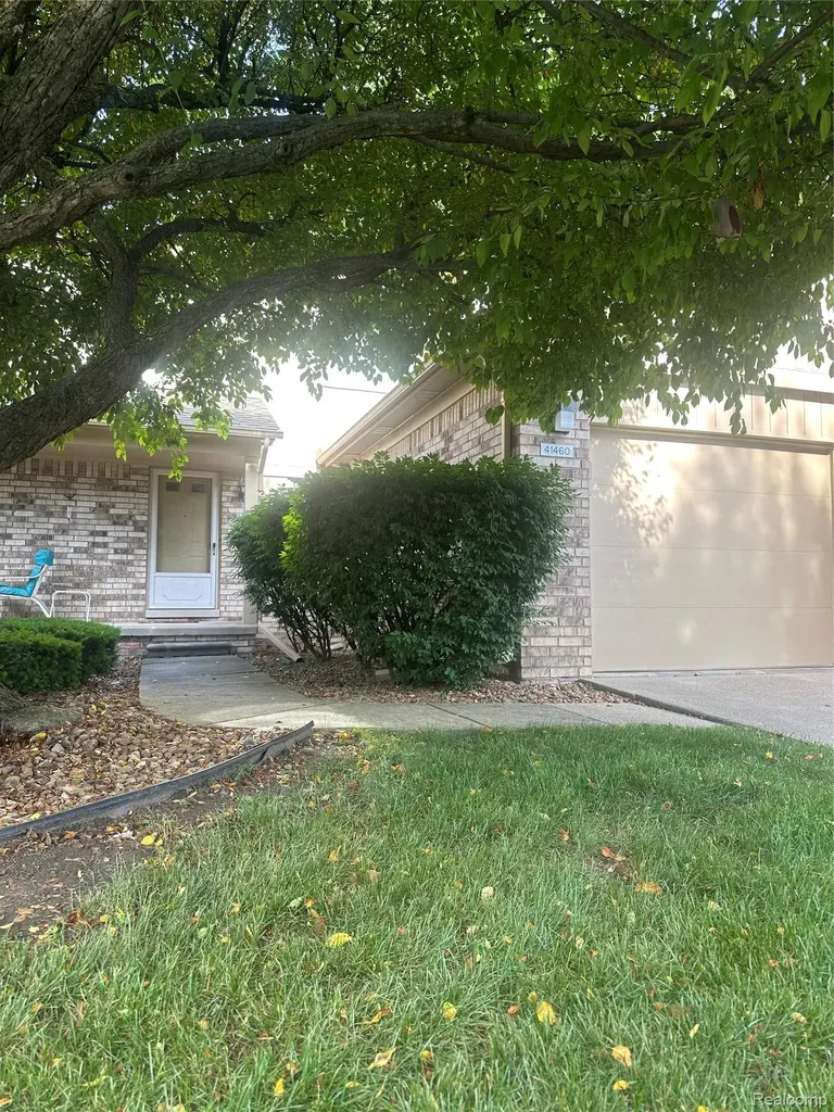 41460 Janet Circle Clinton Charter Township MI 48038