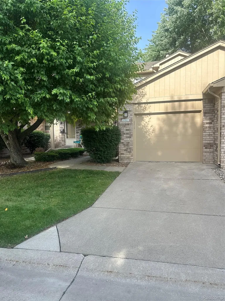 41460 Janet Circle Clinton Charter Township MI 48038