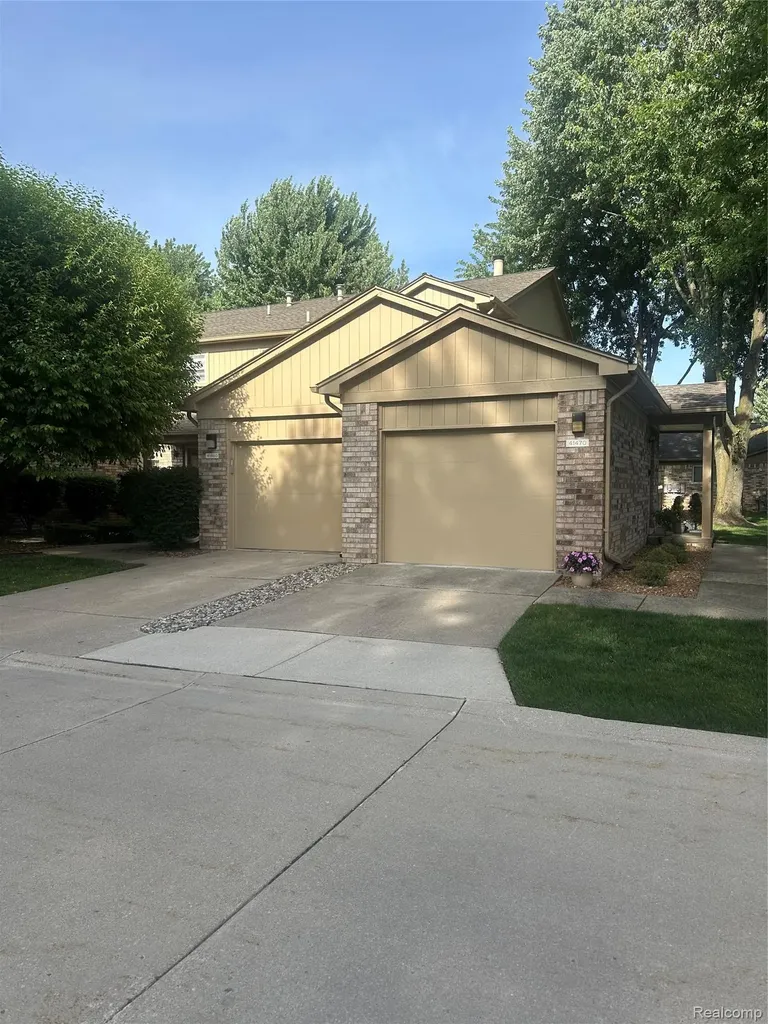 41460 Janet Circle Clinton Charter Township MI 48038