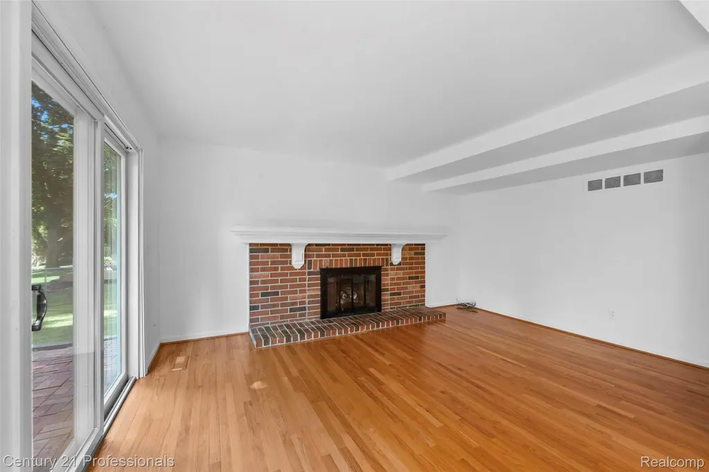 1872 Flemington Drive Troy City MI 48098