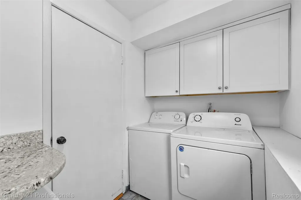 1872 Flemington Drive Troy City MI 48098