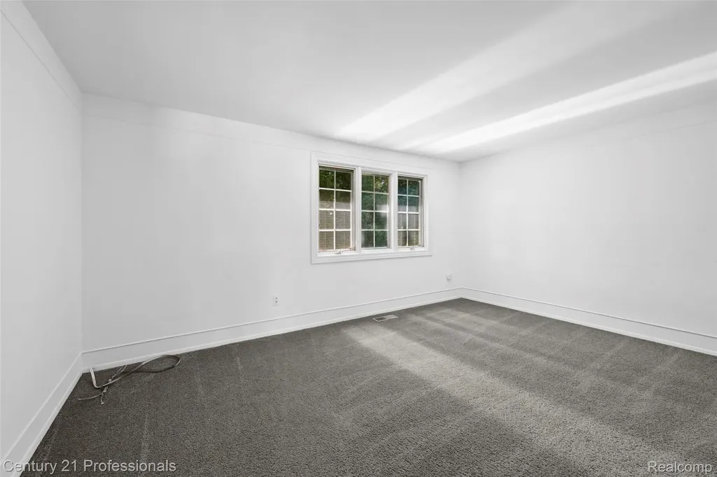 1872 Flemington Drive Troy City MI 48098