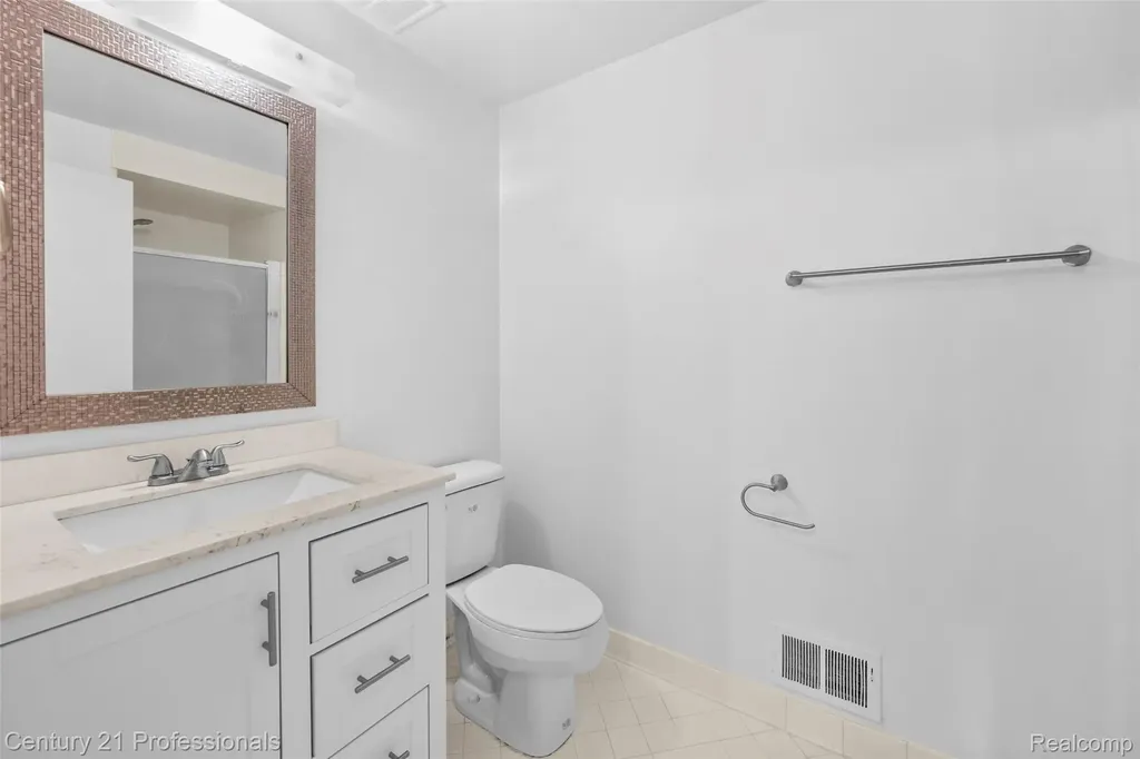 1872 Flemington Drive Troy City MI 48098