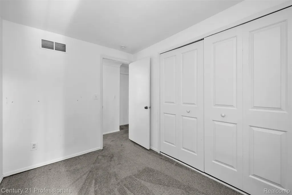 1872 Flemington Drive Troy City MI 48098