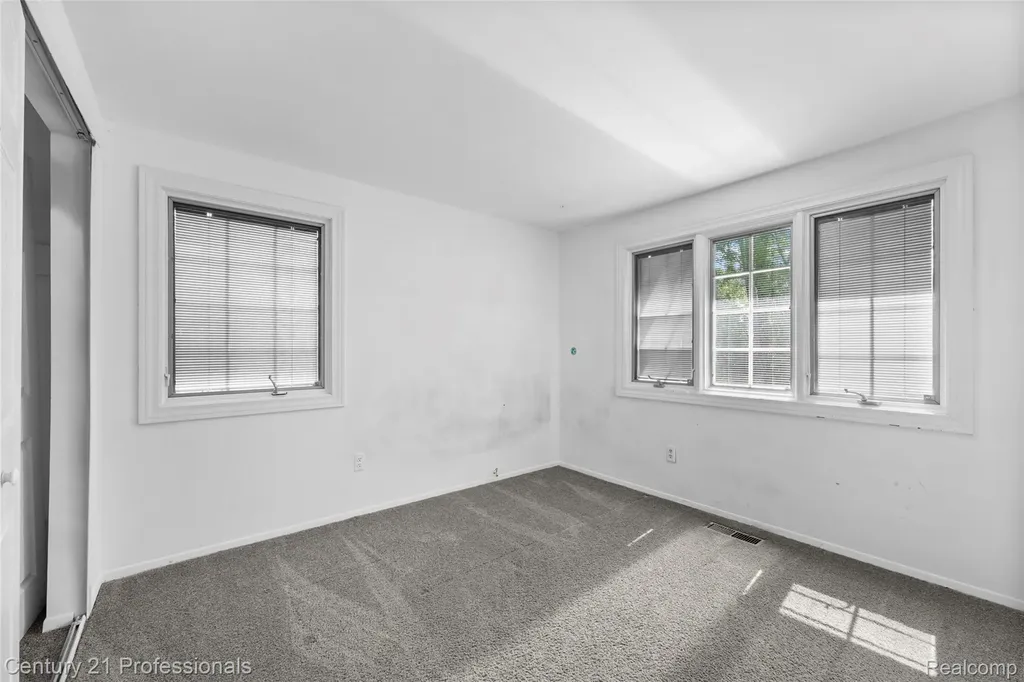 1872 Flemington Drive Troy City MI 48098