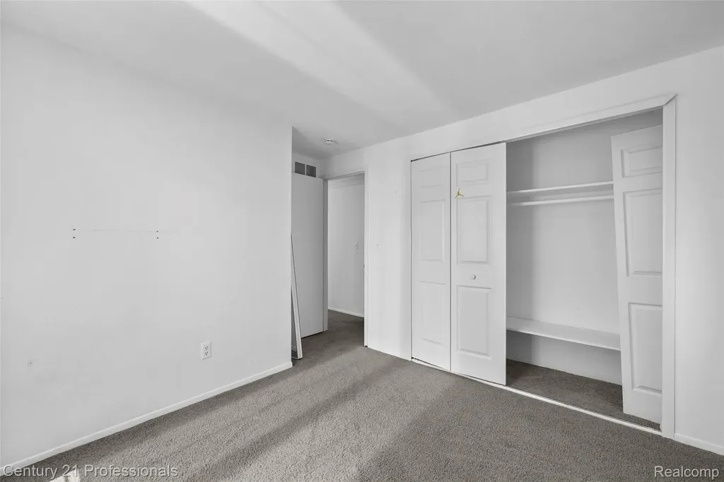 1872 Flemington Drive Troy City MI 48098