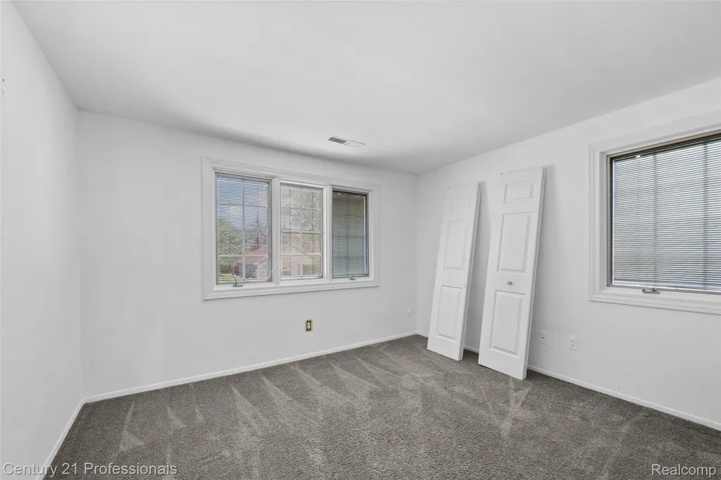 1872 Flemington Drive Troy City MI 48098