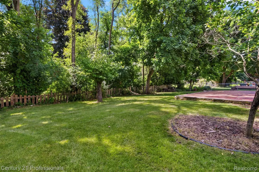 1872 Flemington Drive Troy City MI 48098