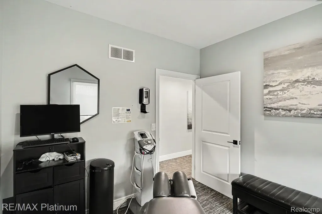 8082 W Grand River Brighton Township MI 48114