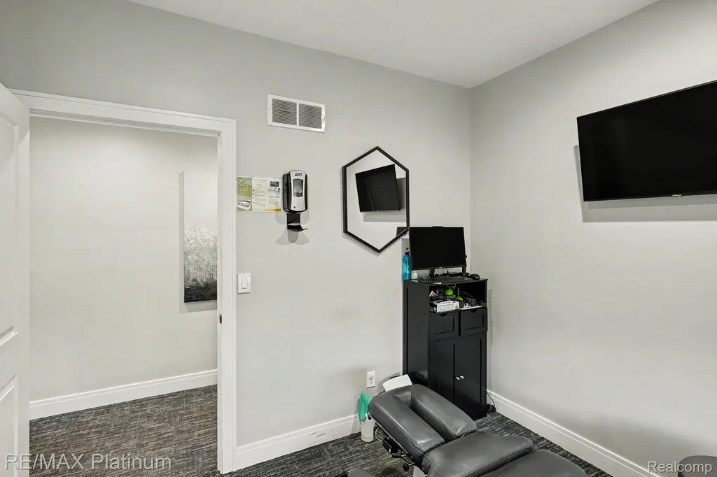 8082 W Grand River Brighton Township MI 48114