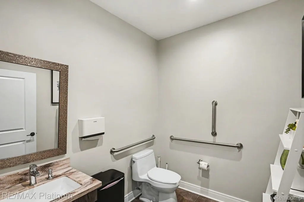 8082 W Grand River Brighton Township MI 48114