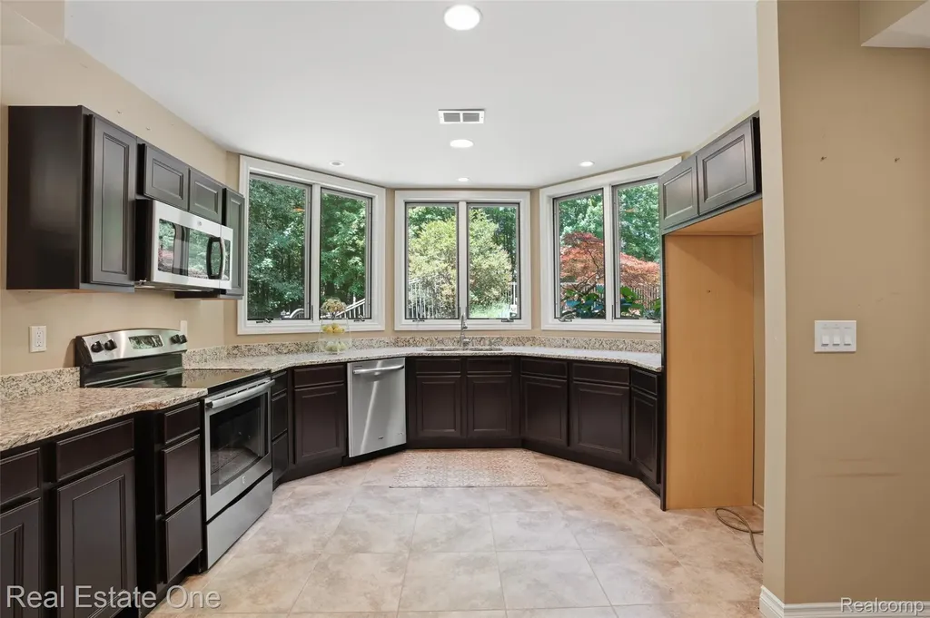 2764 Tall Timbers Drive Milford Charter Township MI 48380
