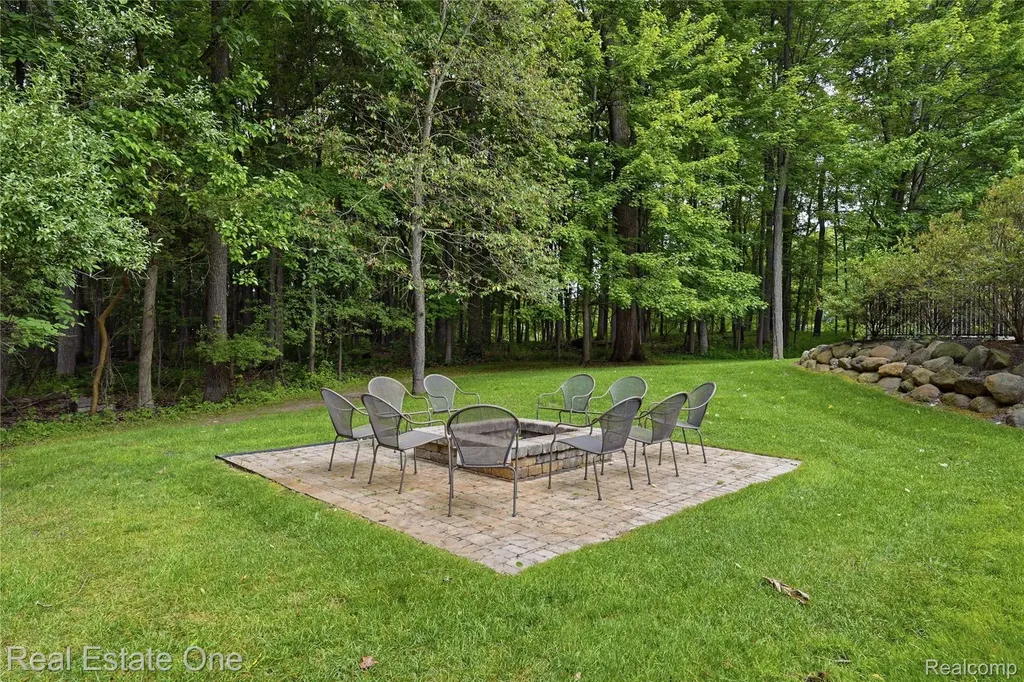 2764 Tall Timbers Drive Milford Charter Township MI 48380