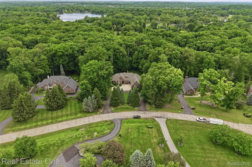 2764 Tall Timbers Drive Milford Charter Township MI 48380