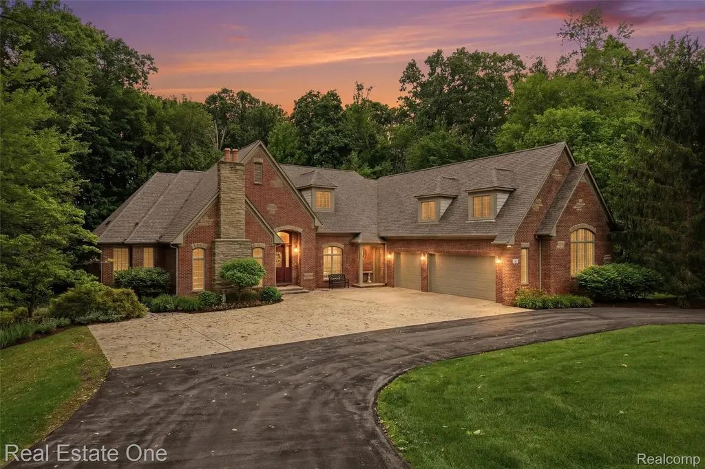 2764 Tall Timbers Drive Milford Charter Township MI 48380