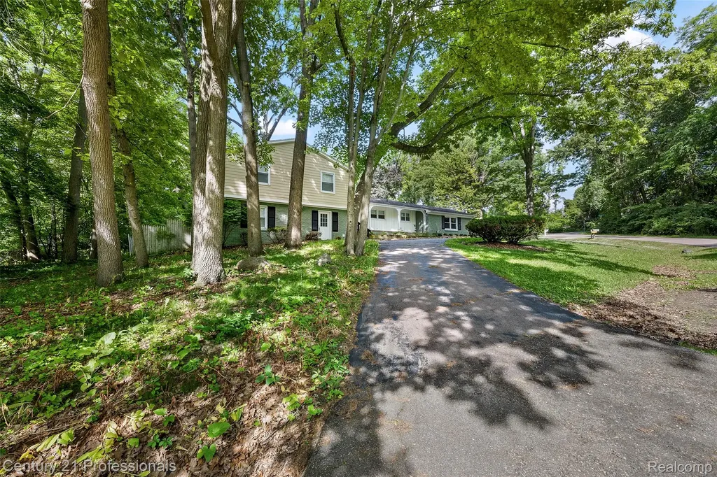 745 Hawthorne Drive Bloomfield Hills City MI 48304