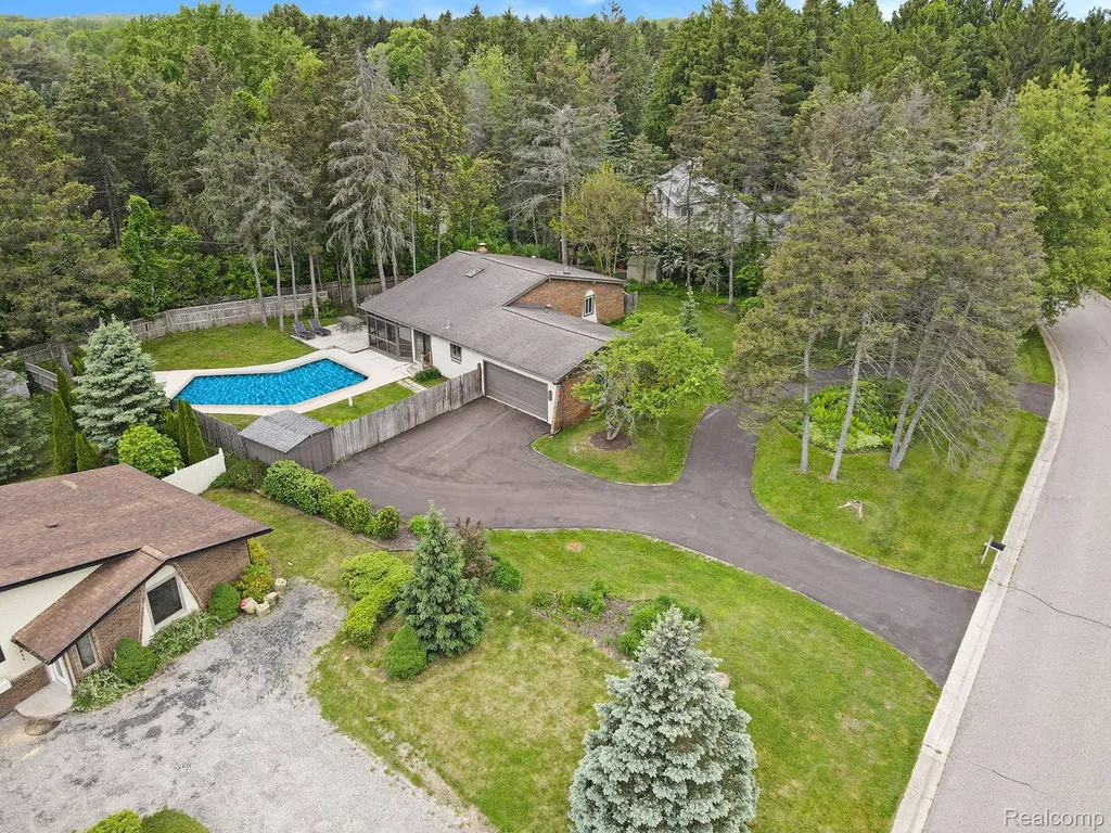 7831 Caberfae Trail Independence Charter Township MI 48348