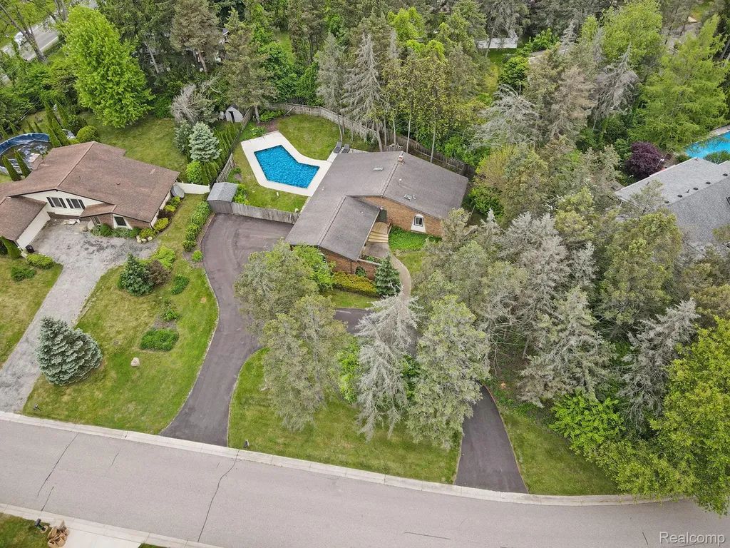 7831 Caberfae Trail Independence Charter Township MI 48348