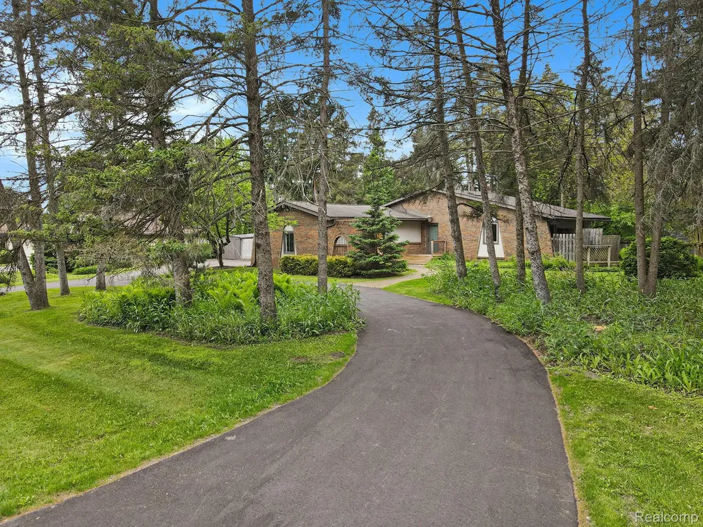 7831 Caberfae Trail Independence Charter Township MI 48348