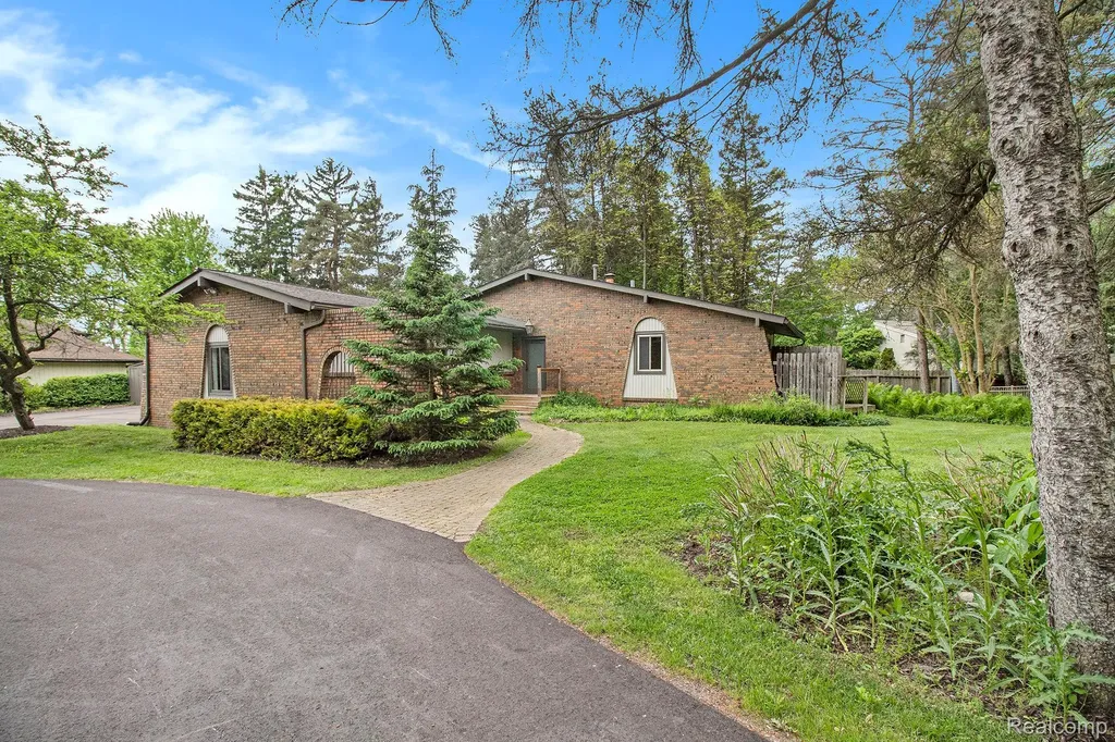 7831 Caberfae Trail Independence Charter Township MI 48348