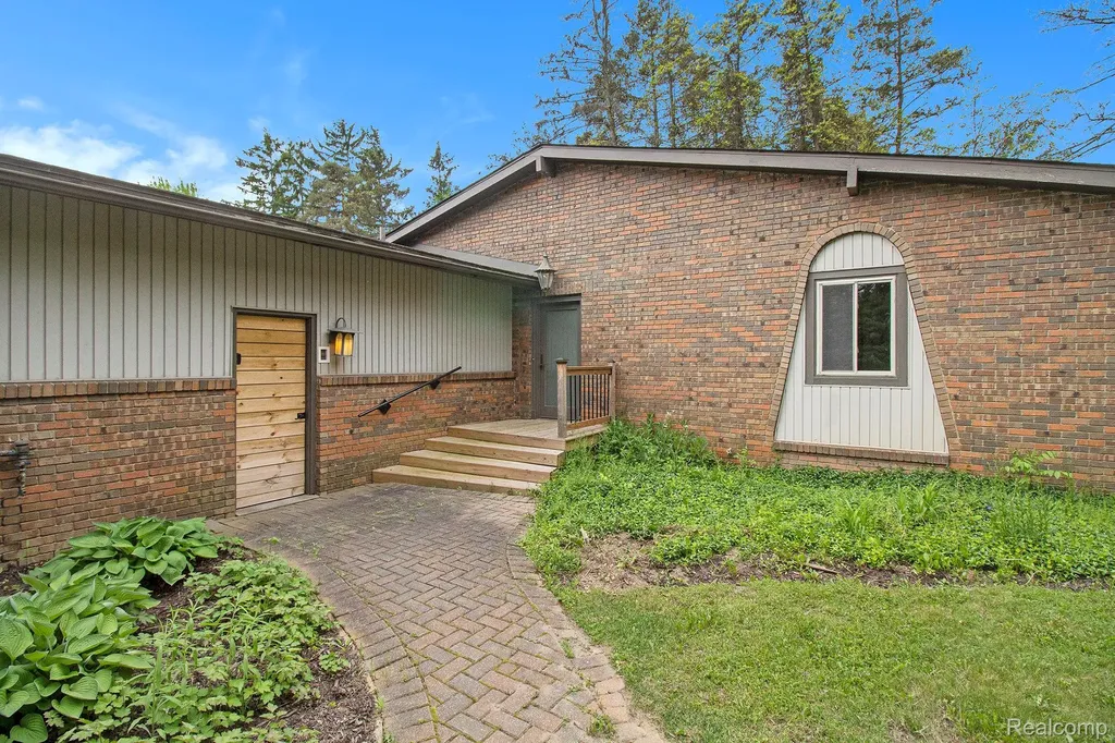 7831 Caberfae Trail Independence Charter Township MI 48348